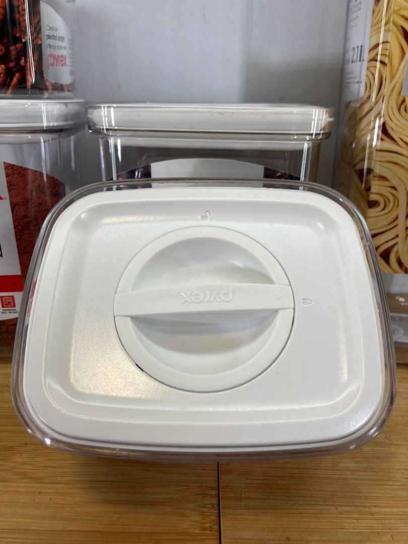 Pyrex Airtight Dry Food Storage Canister 560ml, Furniture & Home Living, Kitchenware & Tableware