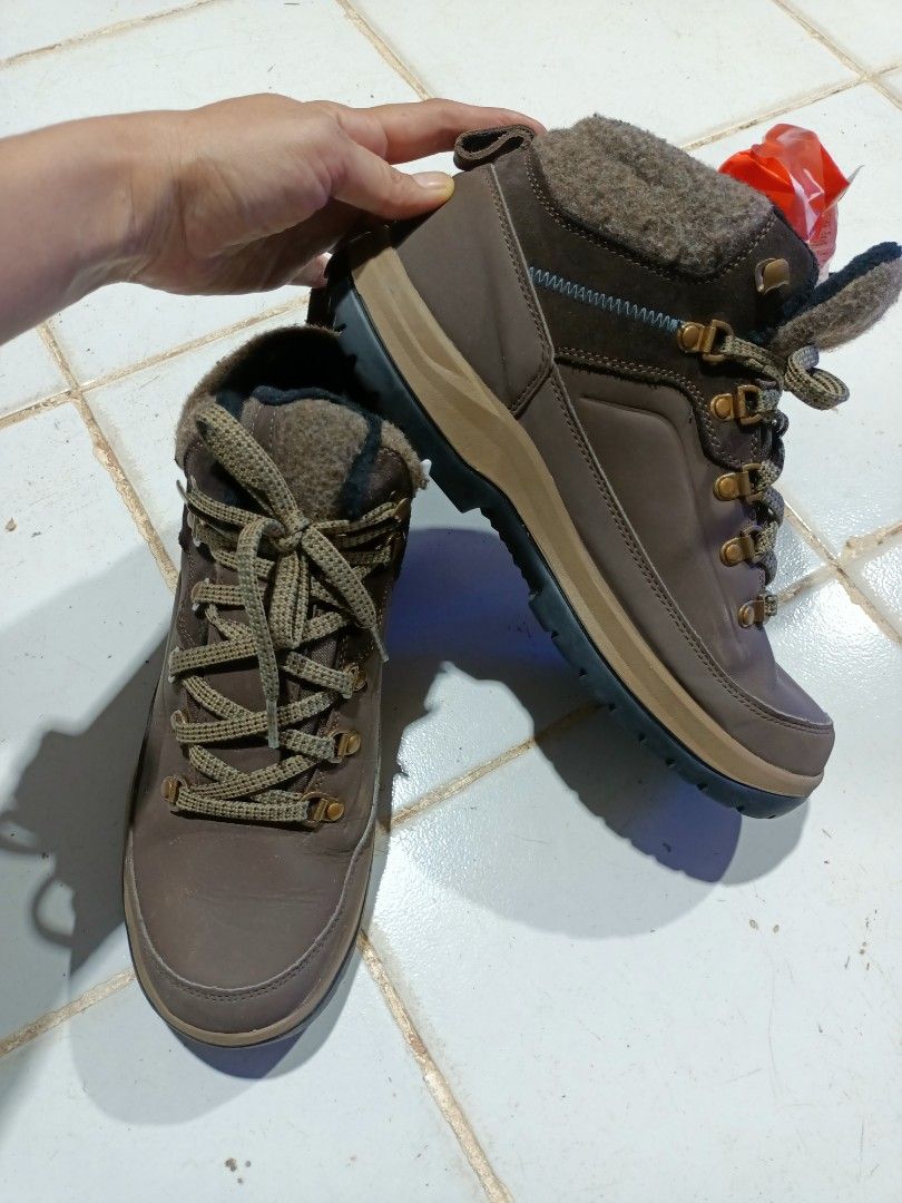 Quechua boots waterproof, Fesyen Pria, Sepatu , Sepatu Boot di Carousell