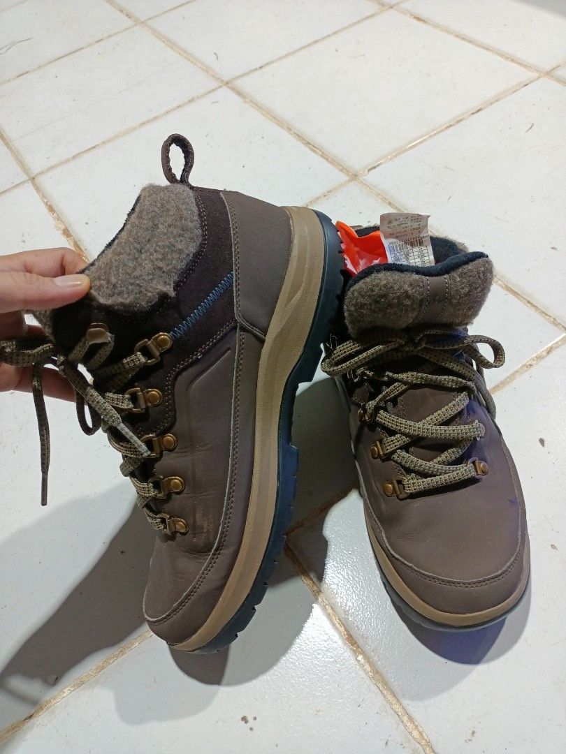 Quechua boots waterproof, Fesyen Pria, Sepatu , Sepatu Boot di Carousell