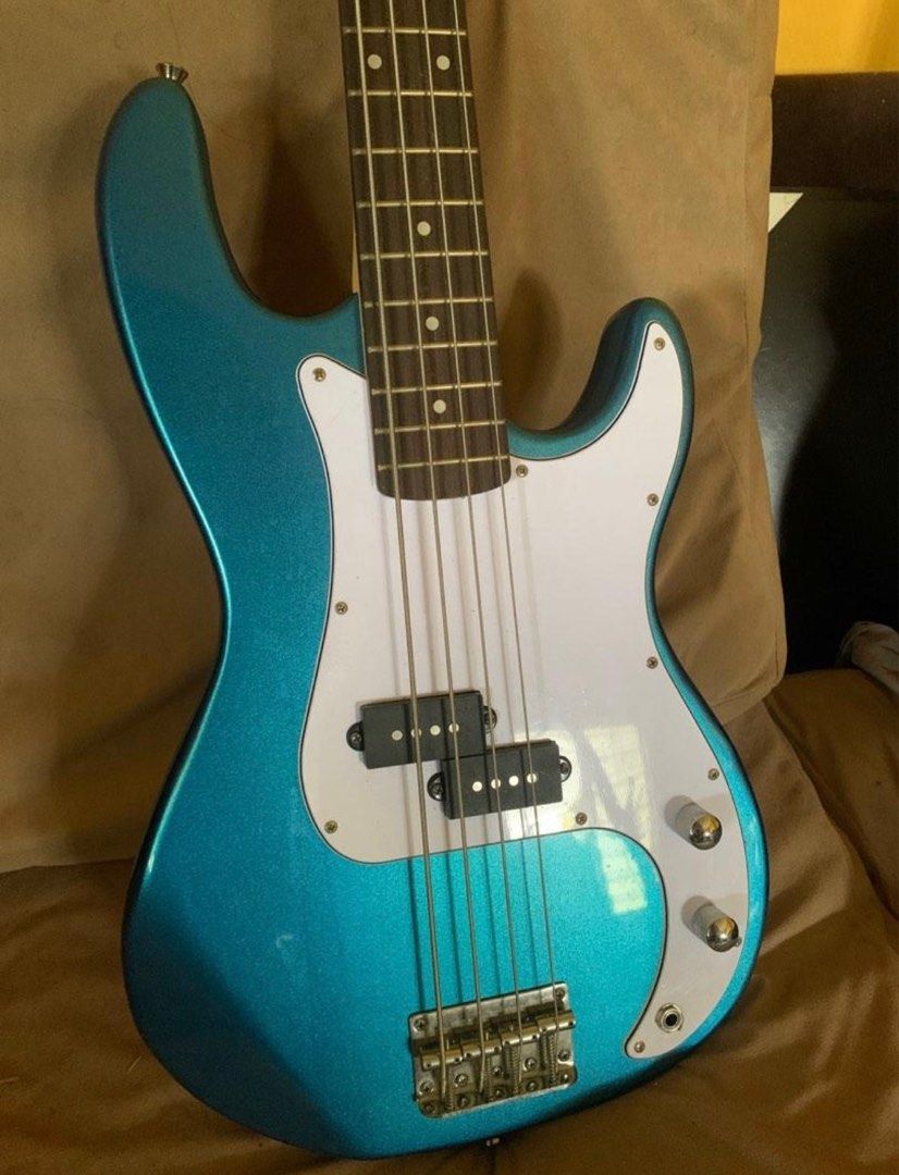 RC STORM 4 STRING BASS, Hobbies & Toys, Music & Media, Musical