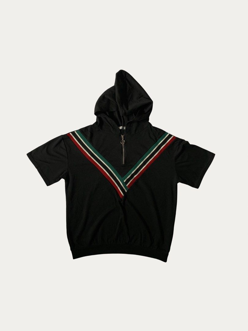 Short hoodie (Category: Shirts) located in Rodriguez. Submitted by peanutb (Listing ID 1209508040, Image 1). Description: 23” x 20”.