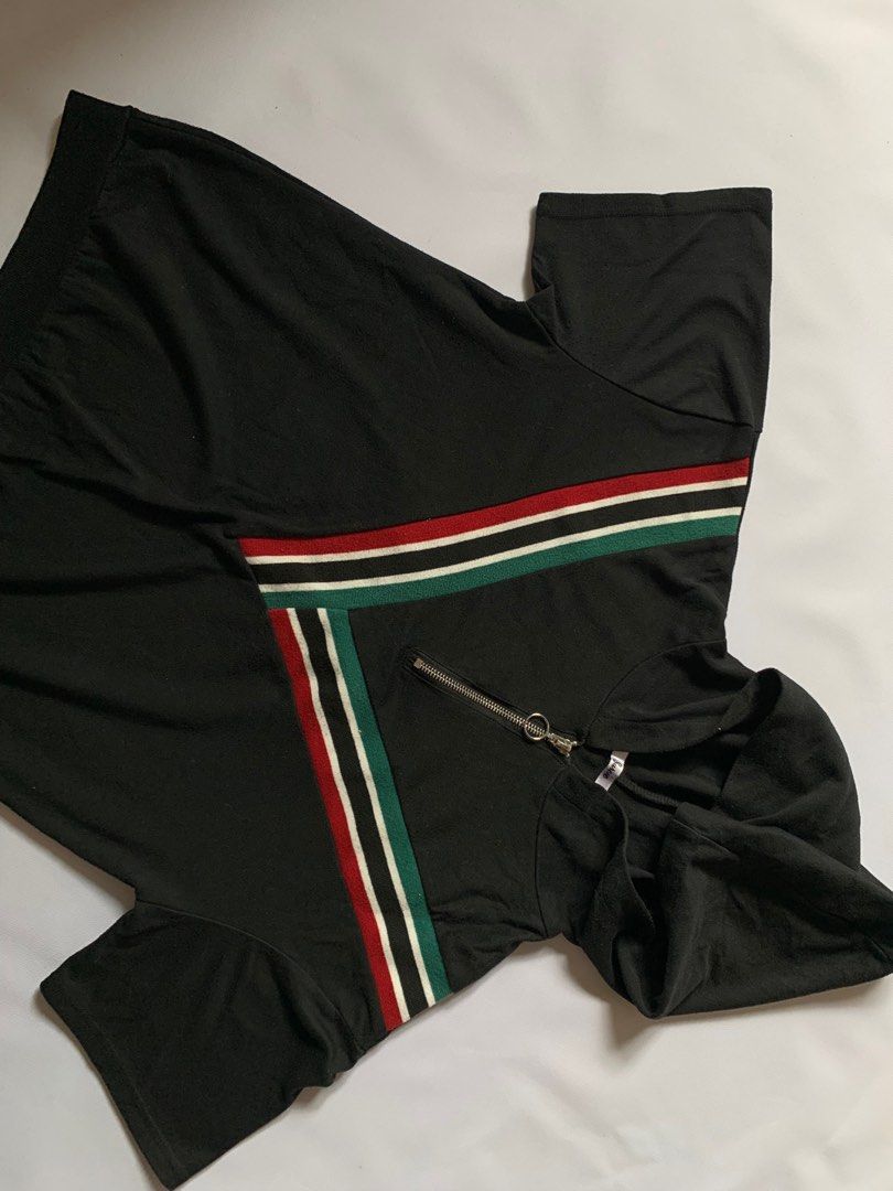 Short hoodie (Category: Shirts) located in Rodriguez. Submitted by peanutb (Listing ID 1209508040, Image 3). Description: 23” x 20”.