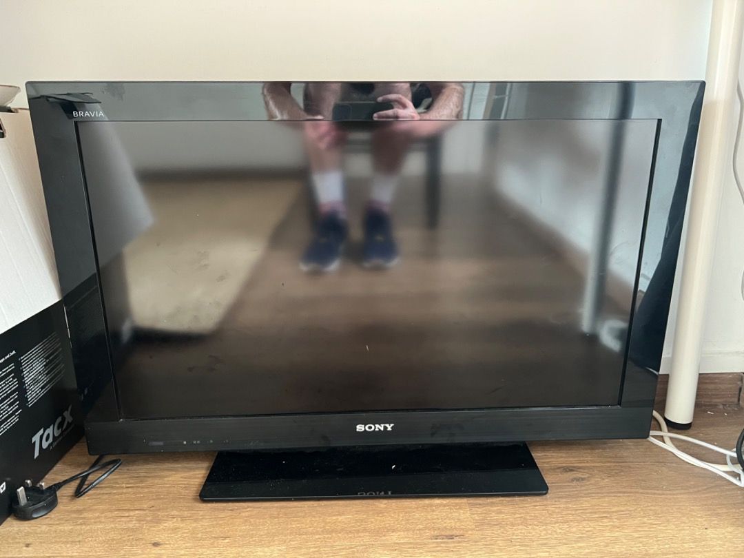 Sony TV (32 inch) Singapore plug, TV & Home Appliances, TV