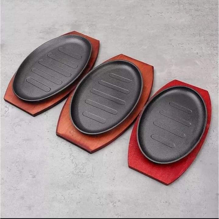 Steak Sizzling Plate (555 cast iron) (Category: Cookware & Accessories) located in Manila. Submitted by tindahanniatelizcehl (Listing ID 1177509873, Image 3). Description: 555 Cast Iron Steak Fajita Sizzling Platter Plate Oval BBQ Grill Pan Cooking Wooden Holder- Description: -Material: Iron+Wooden -Size:(approx.)27.5*17*3.5cm(1cm=10mm=0.39inch) -Model: 9302 -Measurement Details in the attached picture. Feature: 100% Brand new. Solid Cast Iron Co