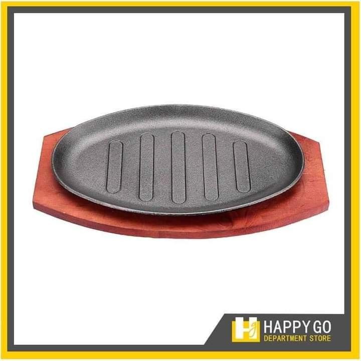 Steak Sizzling Plate (555 cast iron) (Category: Cookware & Accessories) located in Manila. Submitted by tindahanniatelizcehl (Listing ID 1177509873, Image 2). Description: 555 Cast Iron Steak Fajita Sizzling Platter Plate Oval BBQ Grill Pan Cooking Wooden Holder- Description: -Material: Iron+Wooden -Size:(approx.)27.5*17*3.5cm(1cm=10mm=0.39inch) -Model: 9302 -Measurement Details in the attached picture. Feature: 100% Brand new. Solid Cast Iron Co