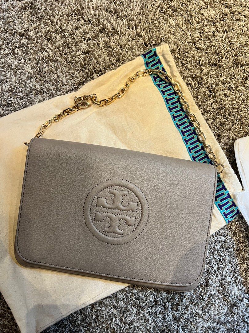 Tory burch leather clutch with gold chain tote, Luxury, Bags & Wallets on  Carousell