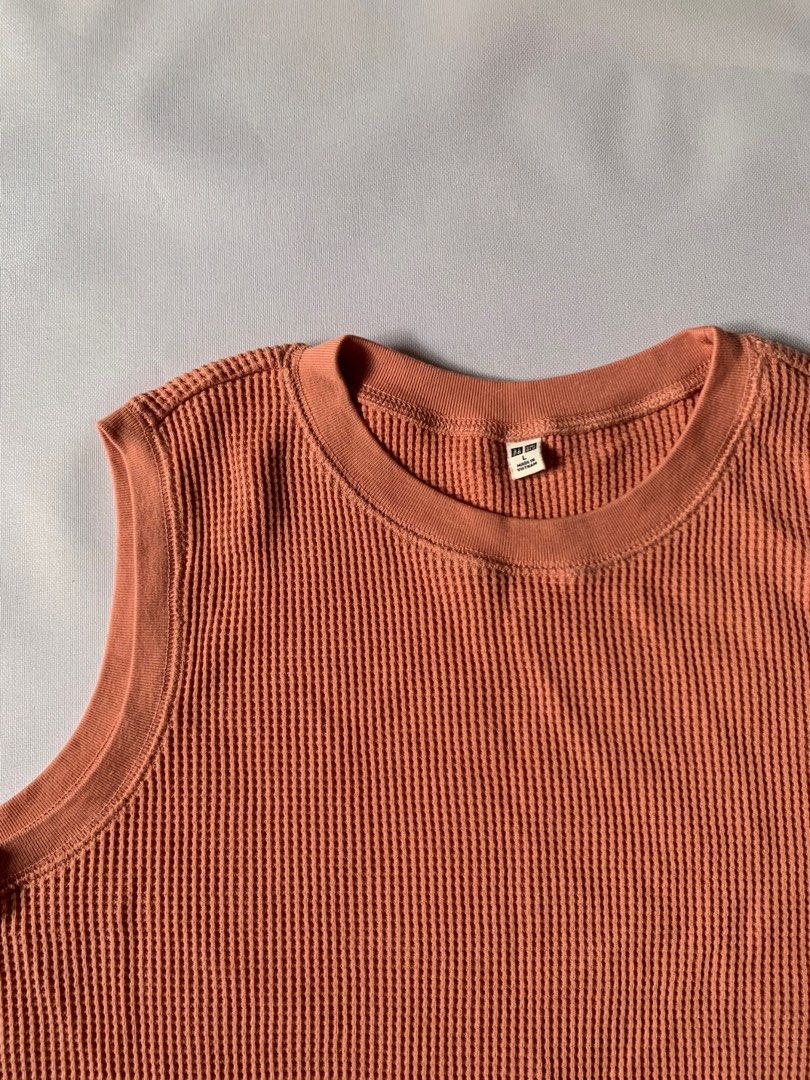 Uniqlo Sleeveless Top (Category: Sleeveless) located in Rodriguez. Submitted by peanutb (Listing ID 1209507367, Image 2). Description: 23” x 18”.