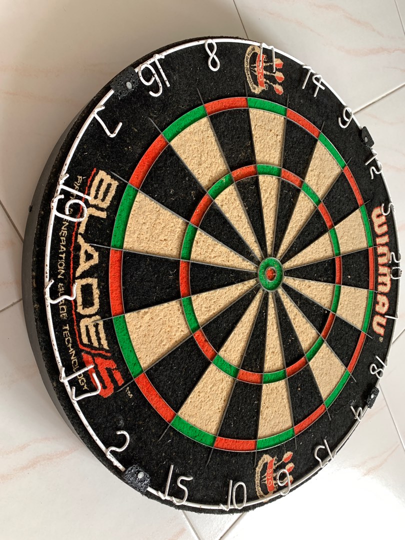 Used Winmau Blade 5 dartboard, Sports Equipment, Other Sports Equipment