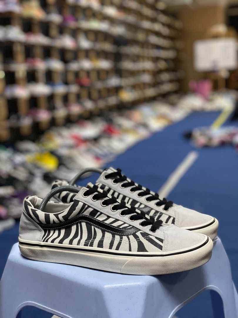 Vans style 36 hotsell zebra