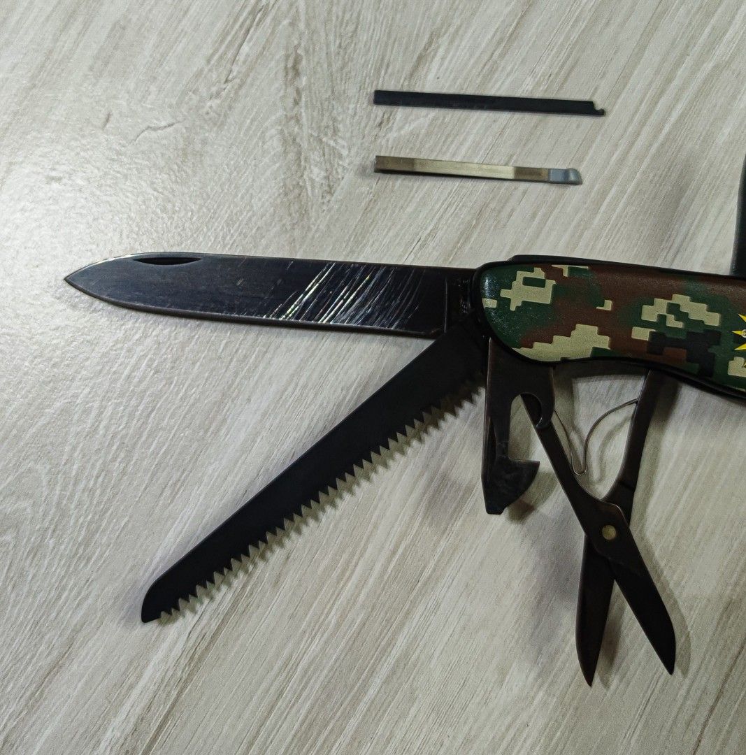 Victorinox SAK ATM Issues Camo Digital Knives Knife Folding