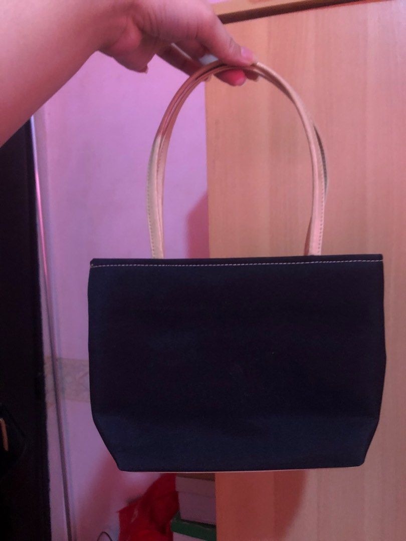 Vintage Rare Fuji Mini Handbag (Category: Shoulder Bags) located in Mexico. Submitted by declutterclosetph (Listing ID 1209468406, Image 1). Description: SO CUTE AAAAHH!!! brand: Fuji from japan.