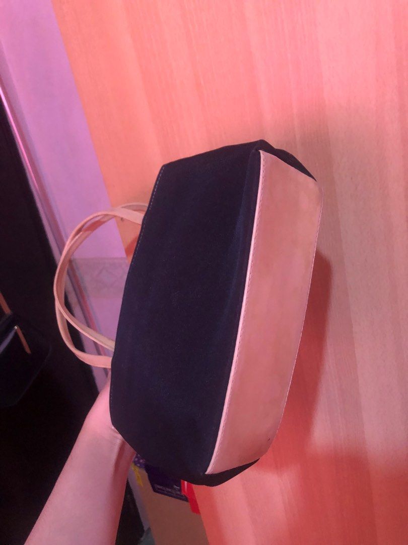 Vintage Rare Fuji Mini Handbag (Category: Shoulder Bags) located in Mexico. Submitted by declutterclosetph (Listing ID 1209468406, Image 3). Description: SO CUTE AAAAHH!!! brand: Fuji from japan.