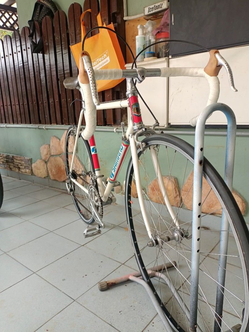 Vintage RB Shimano 54in size complete with shimano arabes 600 groupset