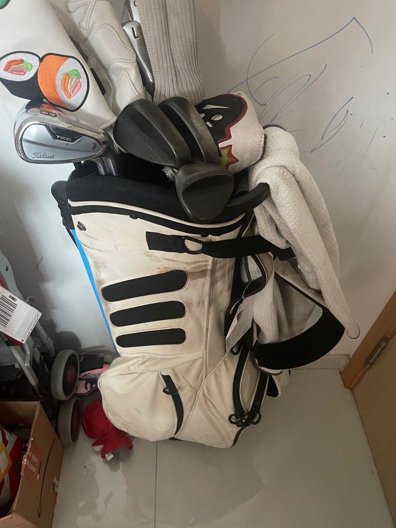 White adidas golf bag, Sports Equipment, Other Sports Equipment and