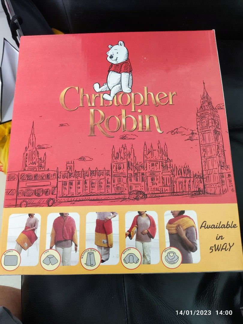 Winnie the Pooh blanket, Furniture & Home Living, Bedding & Towels on