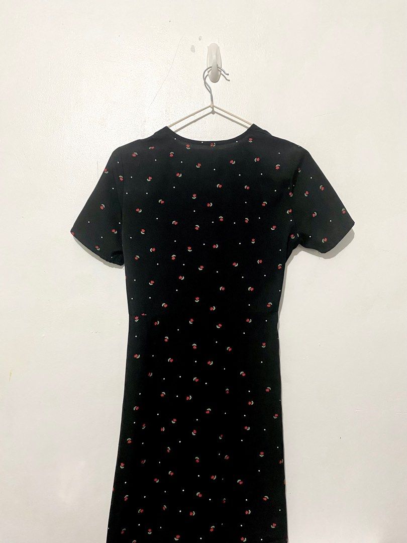 Wrap dress (Category: Dresses) located in Muntinlupa City. Submitted by declutterbyRA (Listing ID 1209630724, Image 3). Description: extra small to small rfs : decluttering.