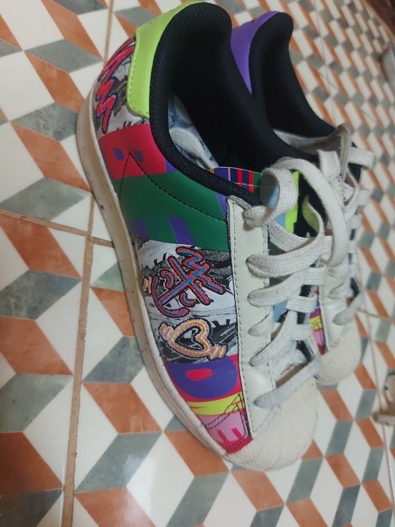 Adidas limited edition (Category: Sneakers) located in Quezon City. Submitted by delsanangelica19-22682 (Listing ID 1209848147, Image 2). Description: decluttering kung size 7 ka dito sa pinas kasya mo yan. superstar limited edition madumi lang sintas..
