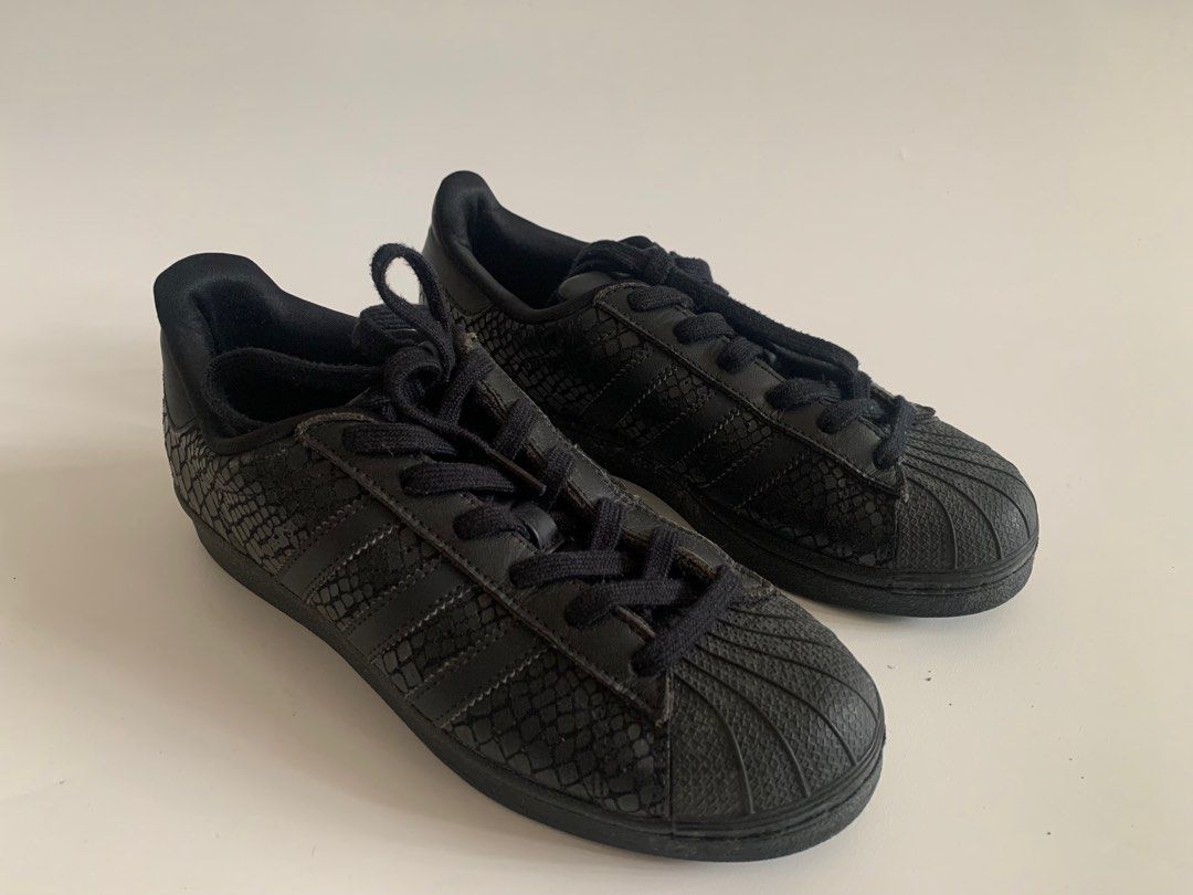 adidas superstar texture