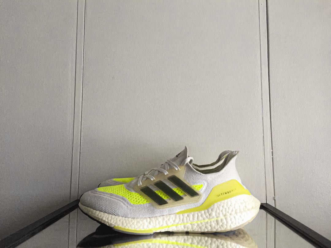 Adidas ultra 2025 boost amarillas white