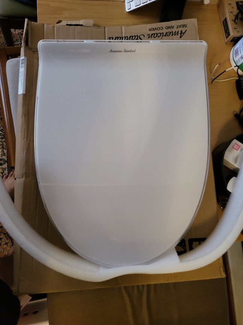 American standard signature seat and cover, Everything Else on Carousell