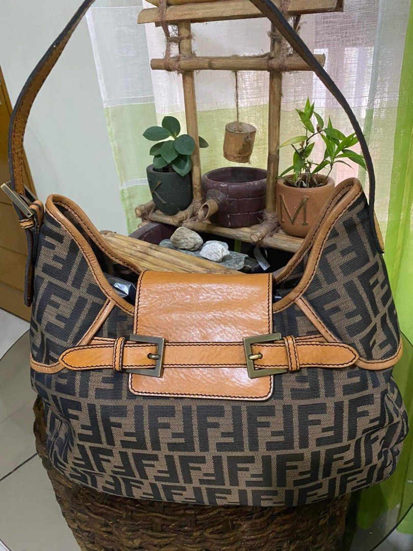 auth fendi hobo bag (Category: Luxury Bags & Wallets) located in Bauang. Submitted by rjae07 (Listing ID 1209699764, Image 1). Description: rank A p fendi hobo bag no inclusion.