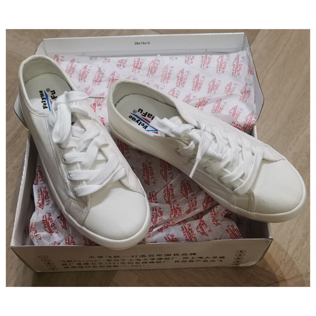 White basic outlet sneakers