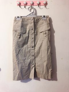 Beige pencil skiry