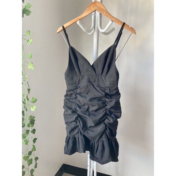 Black dress (Category: Dresses) located in Manila. Submitted by jessrosete (Listing ID 1209732486, Image 1). Description: Fits small frame No when worn With zipper on the side .