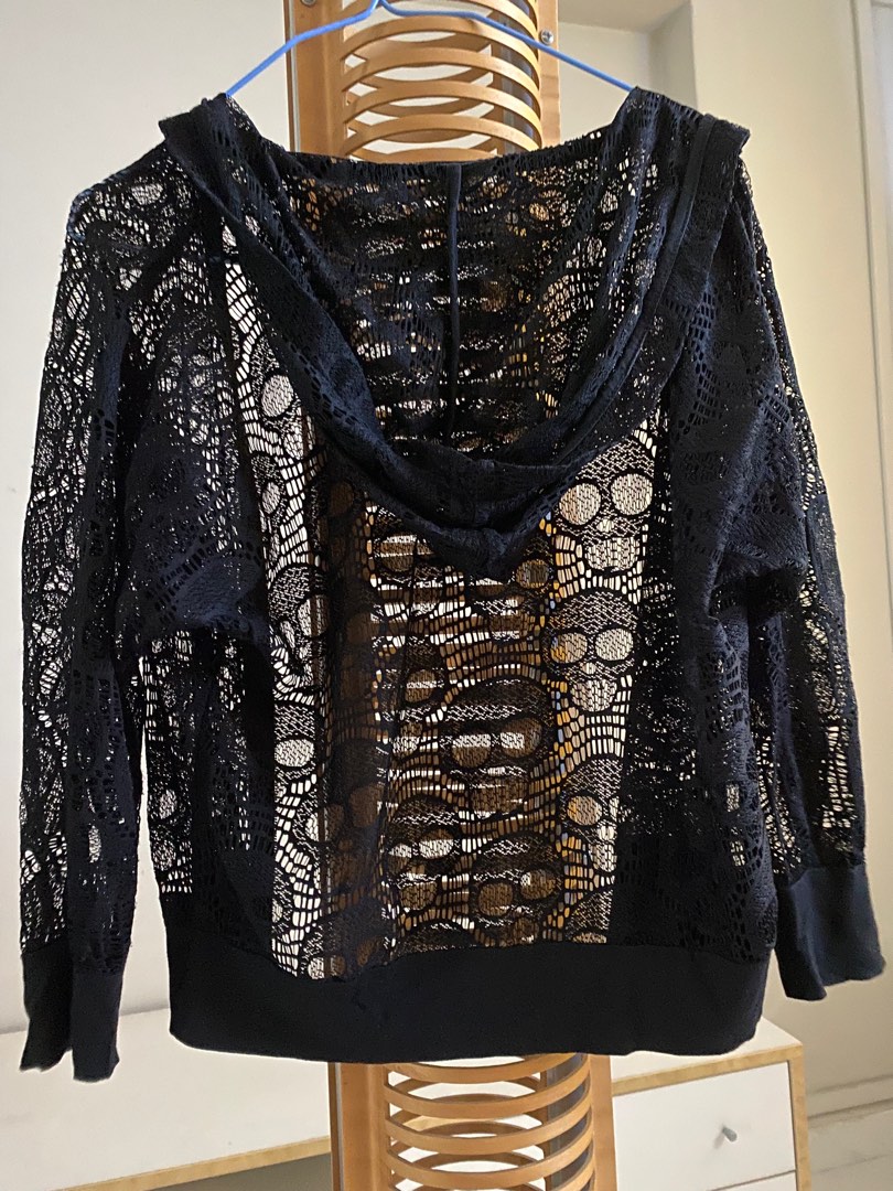 Carligen, Women's Fashion, Tops, Other Tops on Carousell