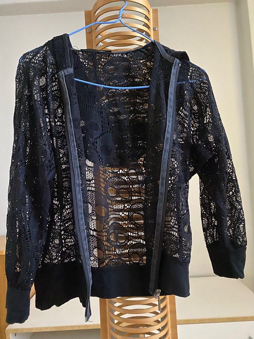 Carligen, Women's Fashion, Tops, Other Tops on Carousell