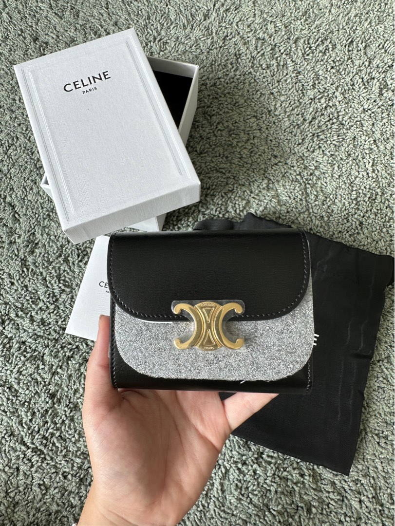 CARD HOLDER WITH FLAP TRIOMPHE IN SHINY CALFSKIN - BLACK
