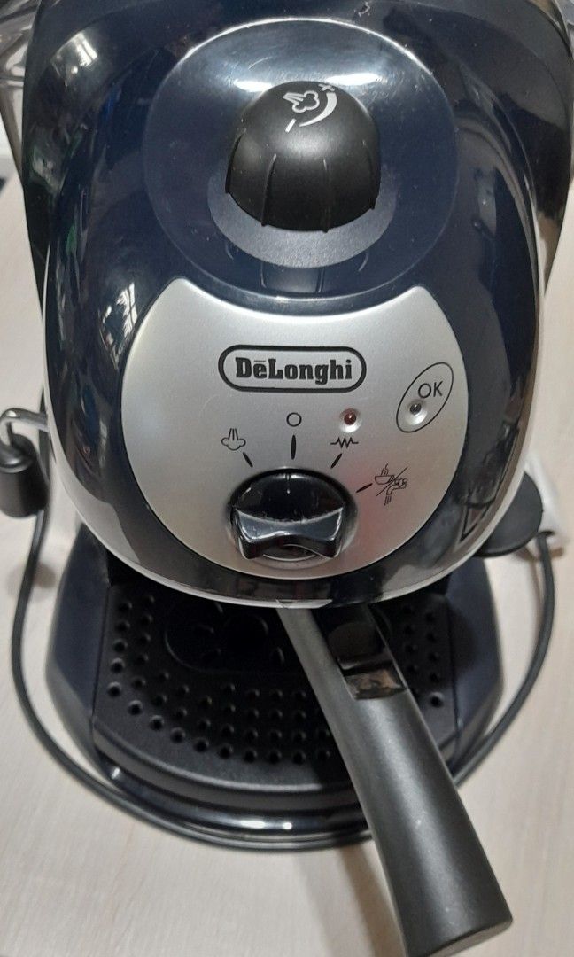 Delonghi coffee machine made in Italy, 家庭電器, 廚房電器, 咖啡機及咖啡壺 Carousell