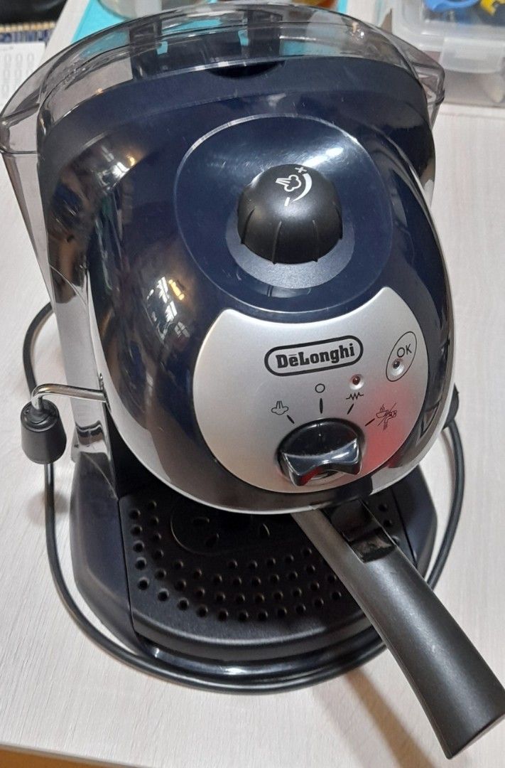 Delonghi coffee machine made in Italy, 家庭電器, 廚房電器, 咖啡機及咖啡壺 Carousell