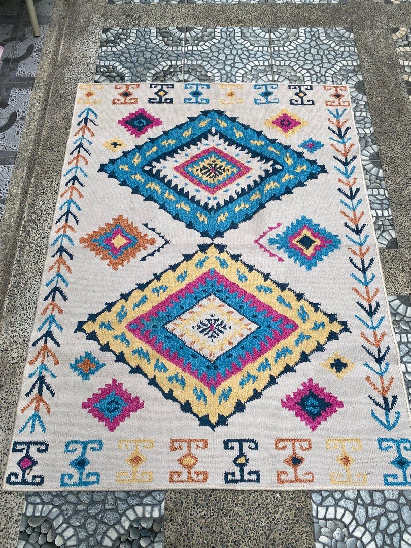 Colorful aztec carpet, Furniture & Home Living, Home Decor, Carpets