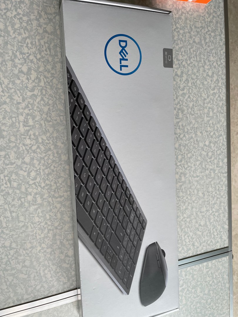 Dell MultiDevice Wireless Keyboard and Mouse KM7120W US