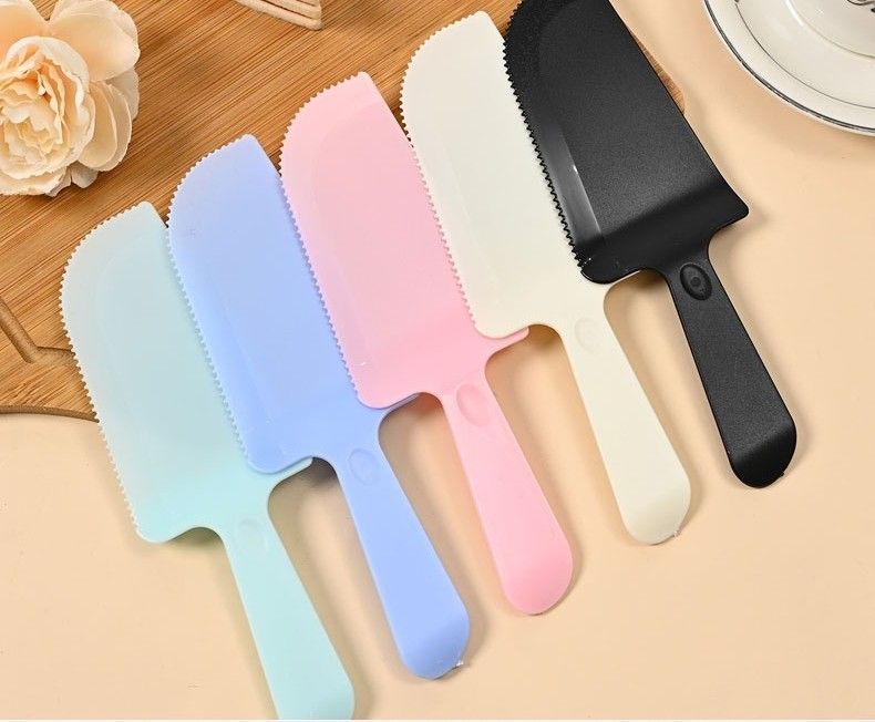 Disposable Birthday cake knife, Furniture & Home Living, Kitchenware