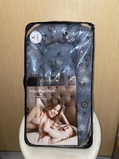 Dockatot Deluxe+ baby lounger