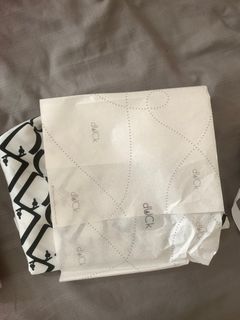 Duckscarves D monogram croissant ( silk shawl)