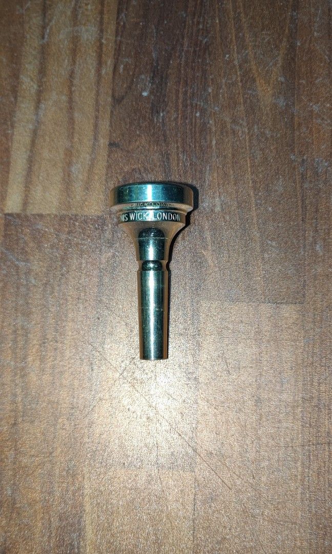 Euphonium mouthpiece Denis Wick 4AL, Hobbies & Toys, Music & Media