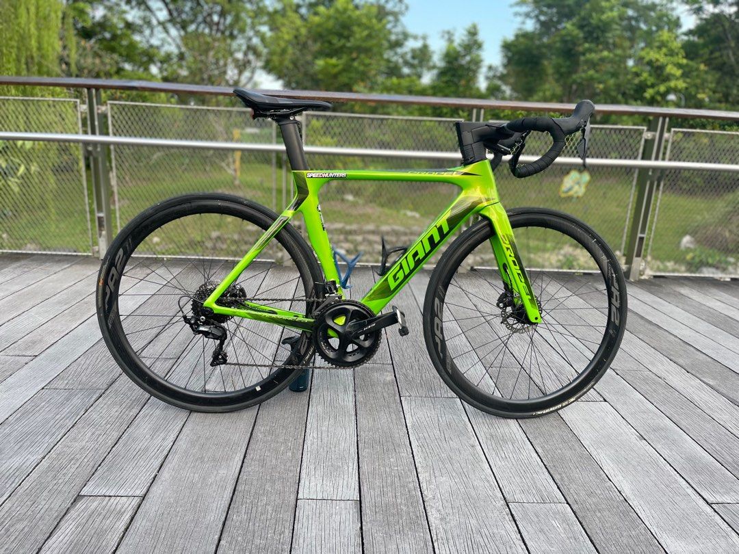 Giant propel advanced 2 hotsell disc road bike 2019 green