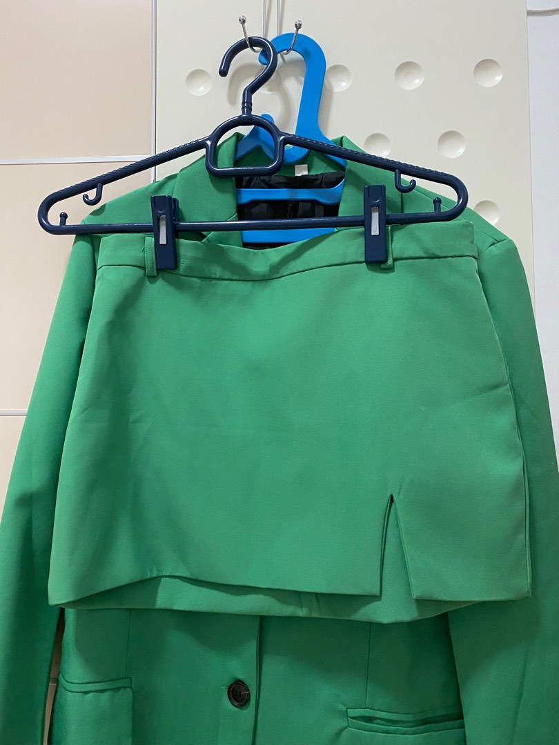 GREEN BLAZER SET, Women's Fashion, Women's Clothes, Outerwear on Carousell