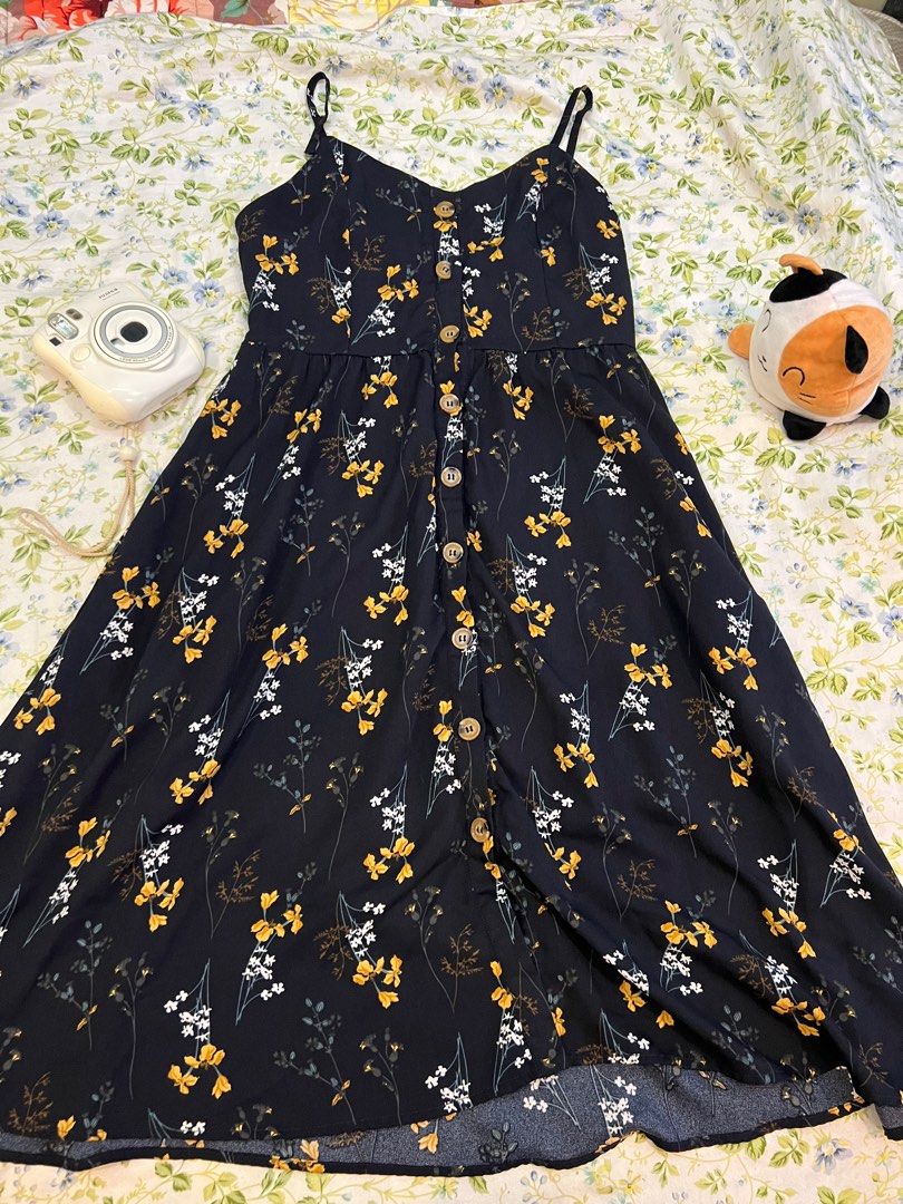 GTWFAB Floral Dress (Category: Dresses) located in Makati City. Submitted by ellegy (Listing ID 1209772291, Image 2). Description: Still sparks joy but doesn’t fit me anymore 😫.