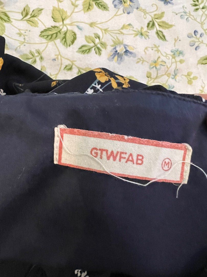 GTWFAB Floral Dress (Category: Dresses) located in Makati City. Submitted by ellegy (Listing ID 1209772291, Image 3). Description: Still sparks joy but doesn’t fit me anymore 😫.