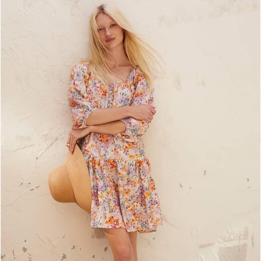 Airy dress shop