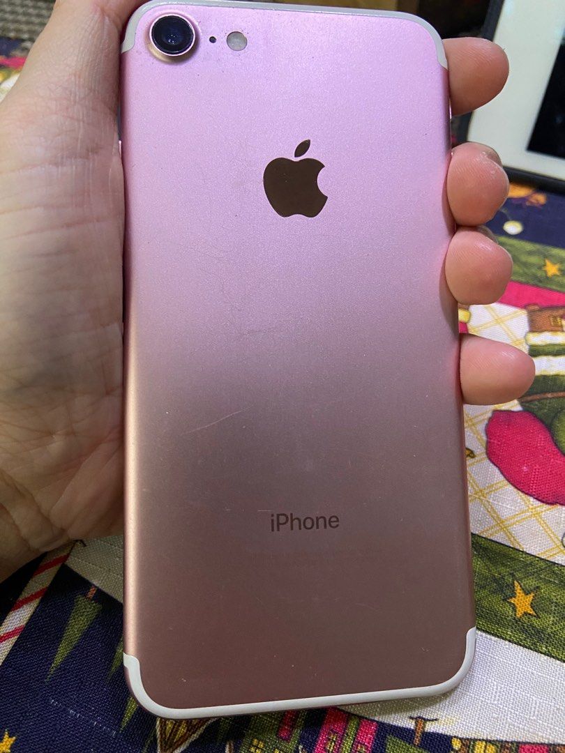 Iphone 7 Rose Gold 32GB (Original US) (Category: iPhone 7 Series) located in Quezon City. Submitted by dopetown (Listing ID 1209689113, Image 2). Description: Batter health at 64% Minor scratches (back) Comes with phone case.