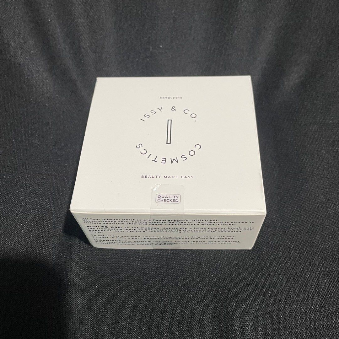 Issy and Co Weightless Loose Powder in Mattifying Finish, Beauty ...