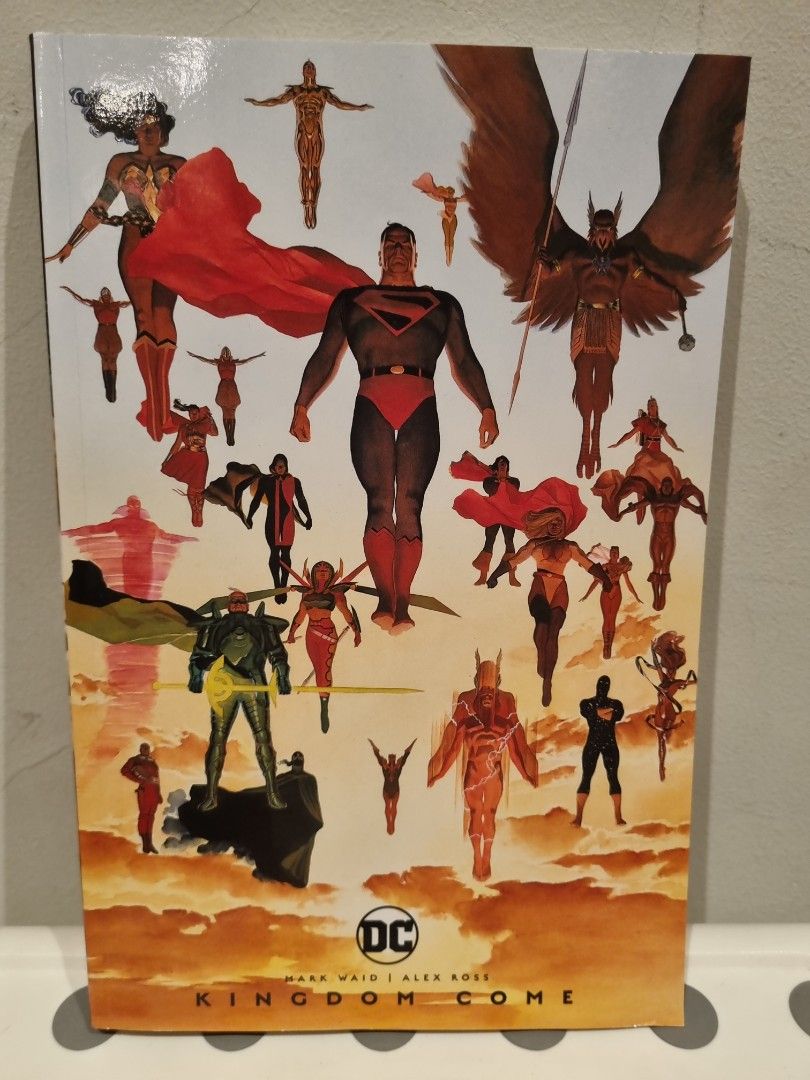 Justice league kingdom come, Hobbies & Toys, Books & Magazines, Comics ...