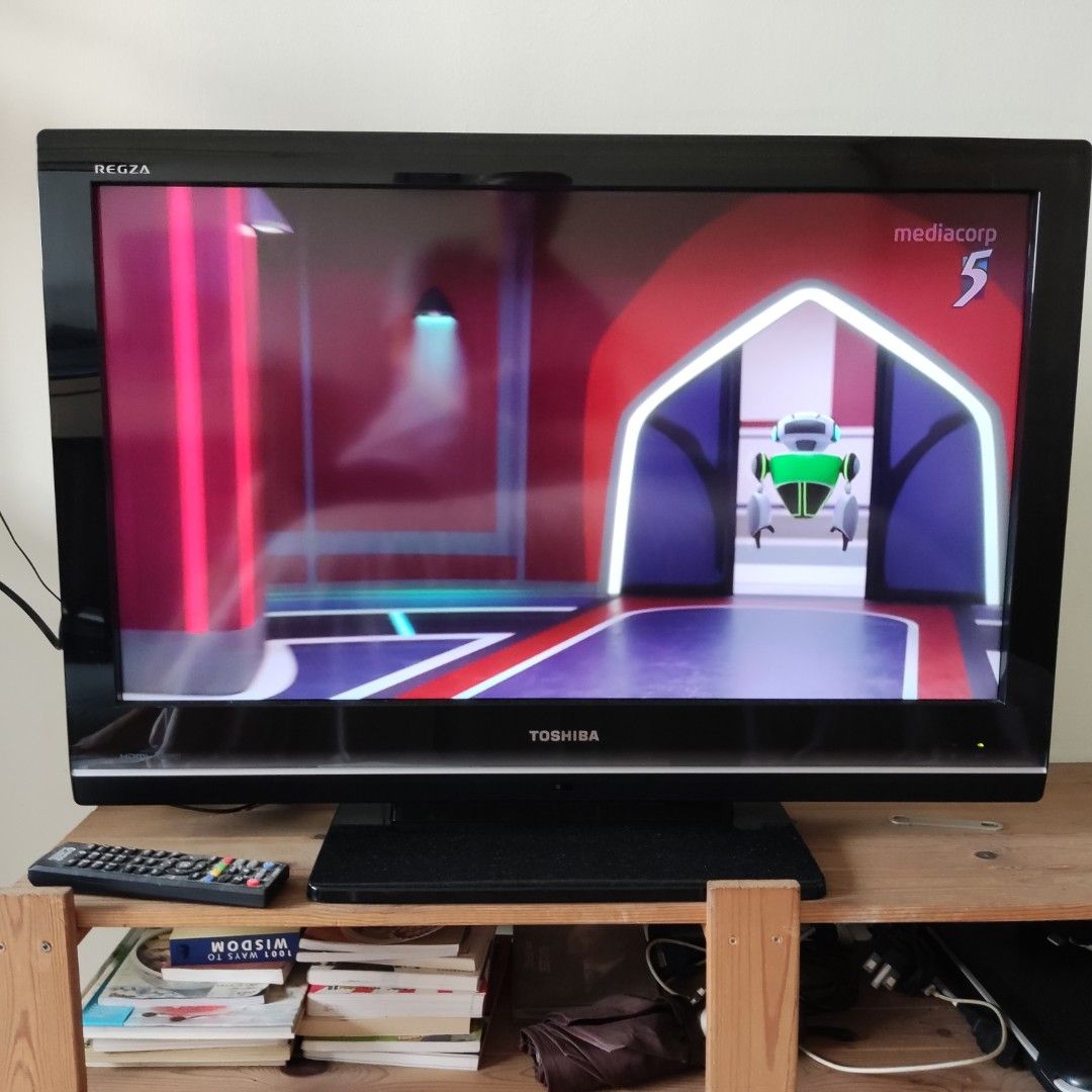LCD 32 inch Toshiba, TV & Home Appliances, TV & Entertainment, TV on