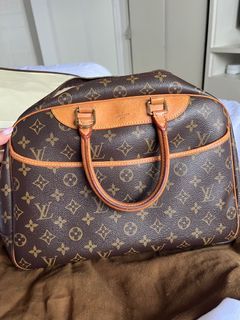 Louis Vuitton Deauville [Bowling Vanity] Top Handle Bag in Canvas,Gold  Hardware Brown Brown, Luxury, Bags & Wallets on Carousell