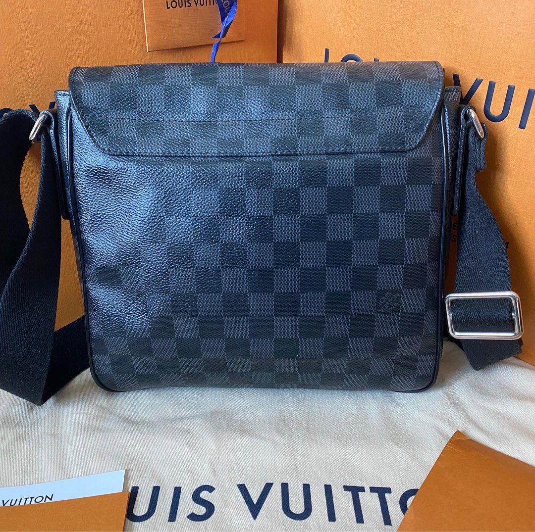 Authentic Louis Vuitton District PM Crossbody for Sale in West Palm